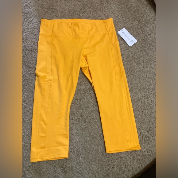 ATHLETA ULTIMATE STASH II CAPRI - Picture 3 of 7